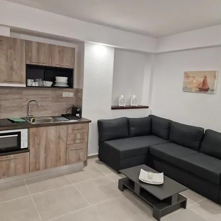 το στενάκι * Skiatos