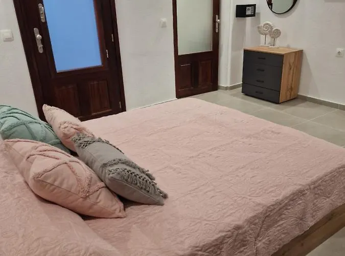 το στενάκι Skiatos