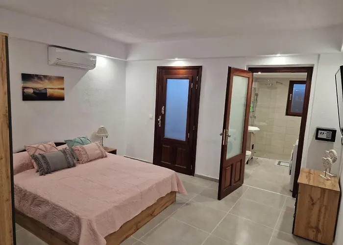 το στενάκι * Skiatos