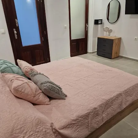 το στενάκι Σκιάθος Πόλη