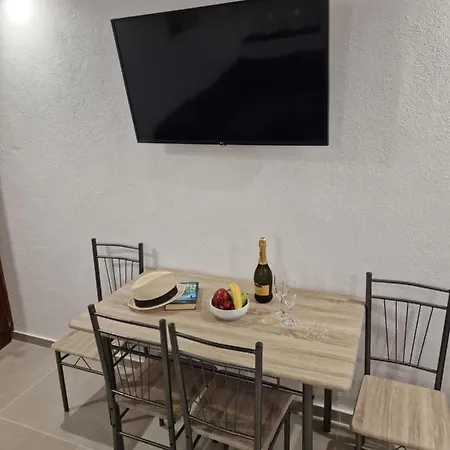 το στενάκι İskados