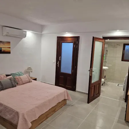 το στενάκι * Σκιάθος Πόλη