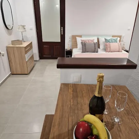 Apartment το στενάκι *
