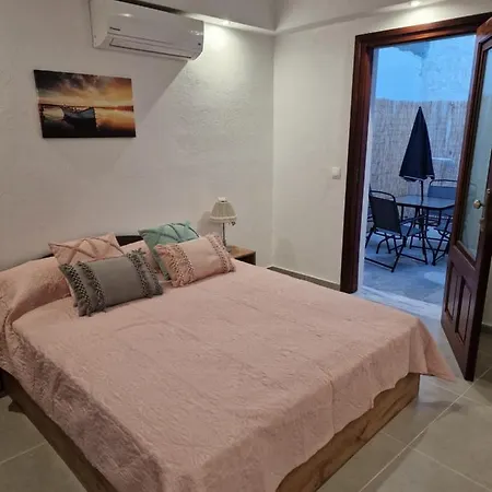 Apartment το στενάκι *