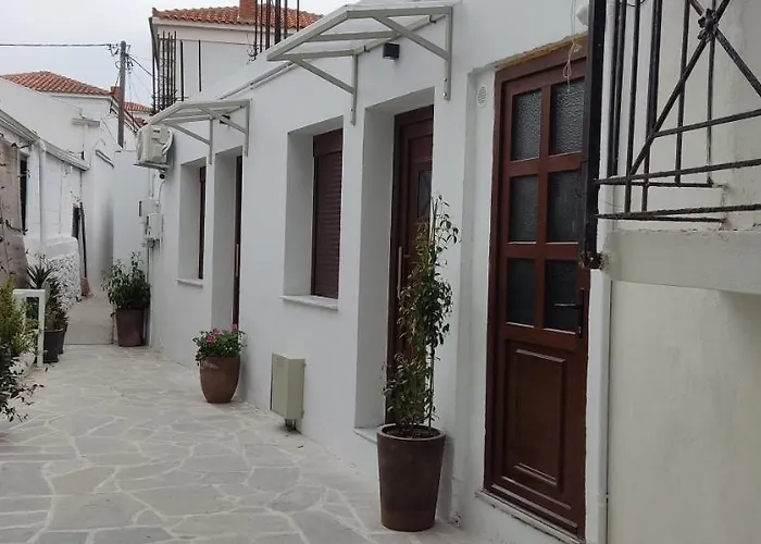 το στενάκι * Città di Skiathos